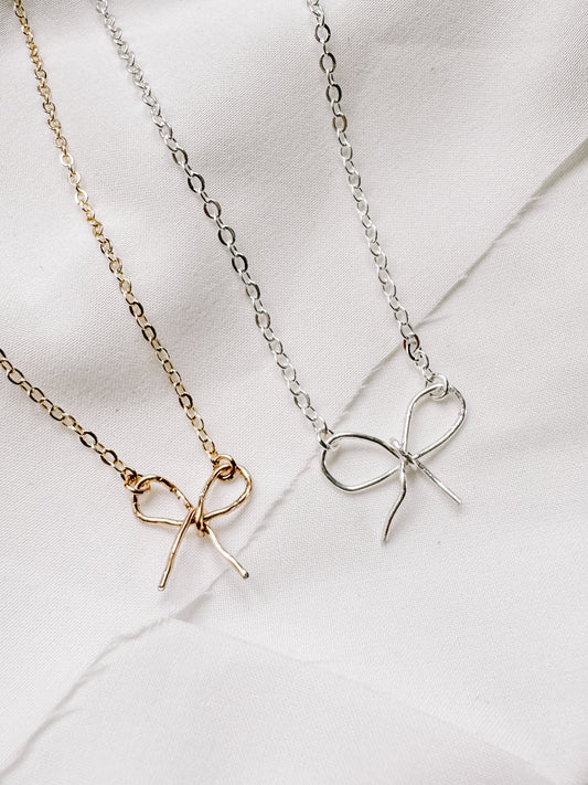 Mini bow necklace