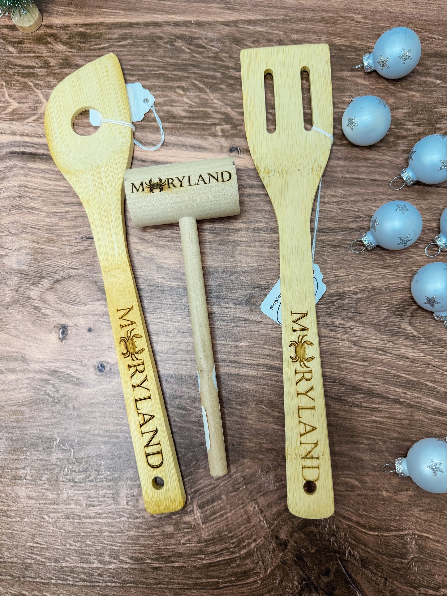 Engraved kitchen tools